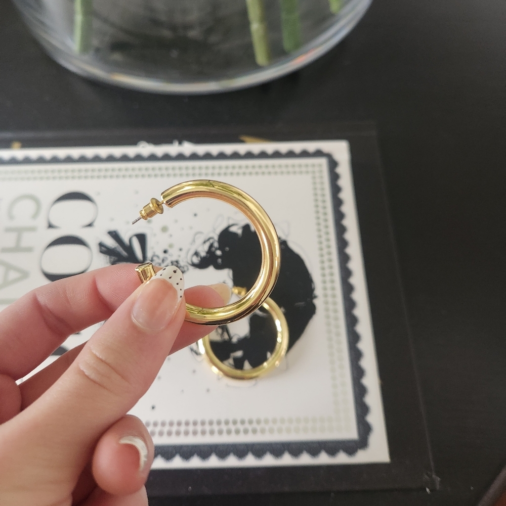 Pavoi Gold Earrings - Picture 2 of 2